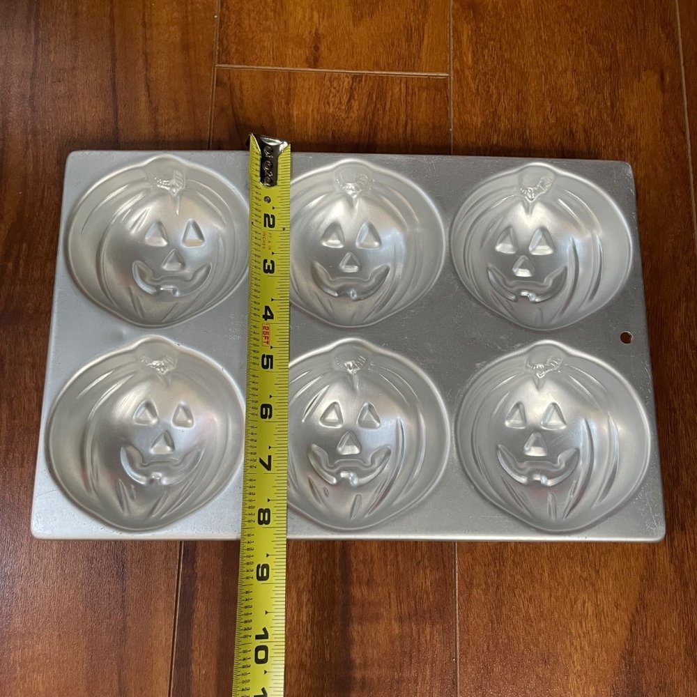 New Vintage 1983 Wilton Mini Pumpkin Cake Pan Mold Halloween - Picture 6 of 7